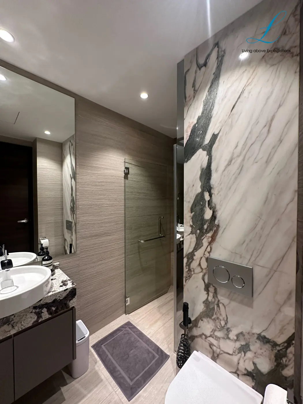 Explore Living - Luxury / Glamorous - Common bathroom - Resale Condo - $300,000