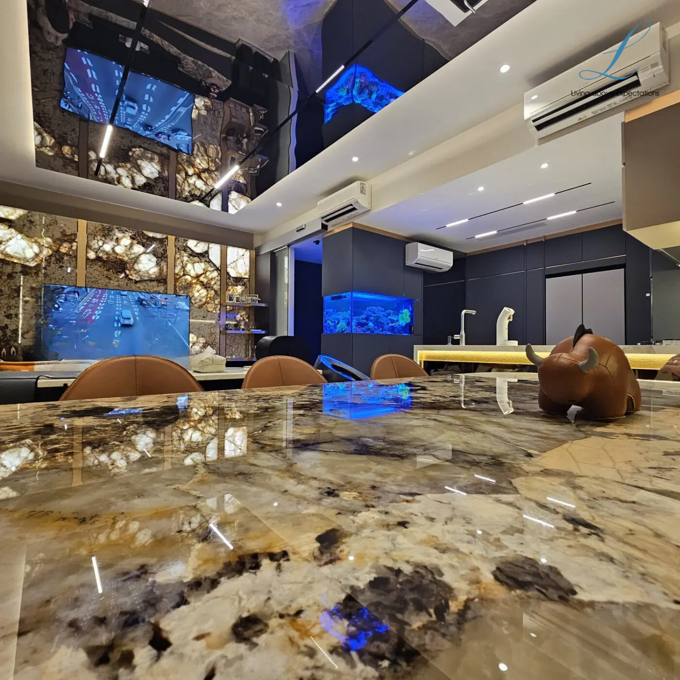 Explore Living - Luxury / Glamorous - Dining area - Resale Condo - $300,000