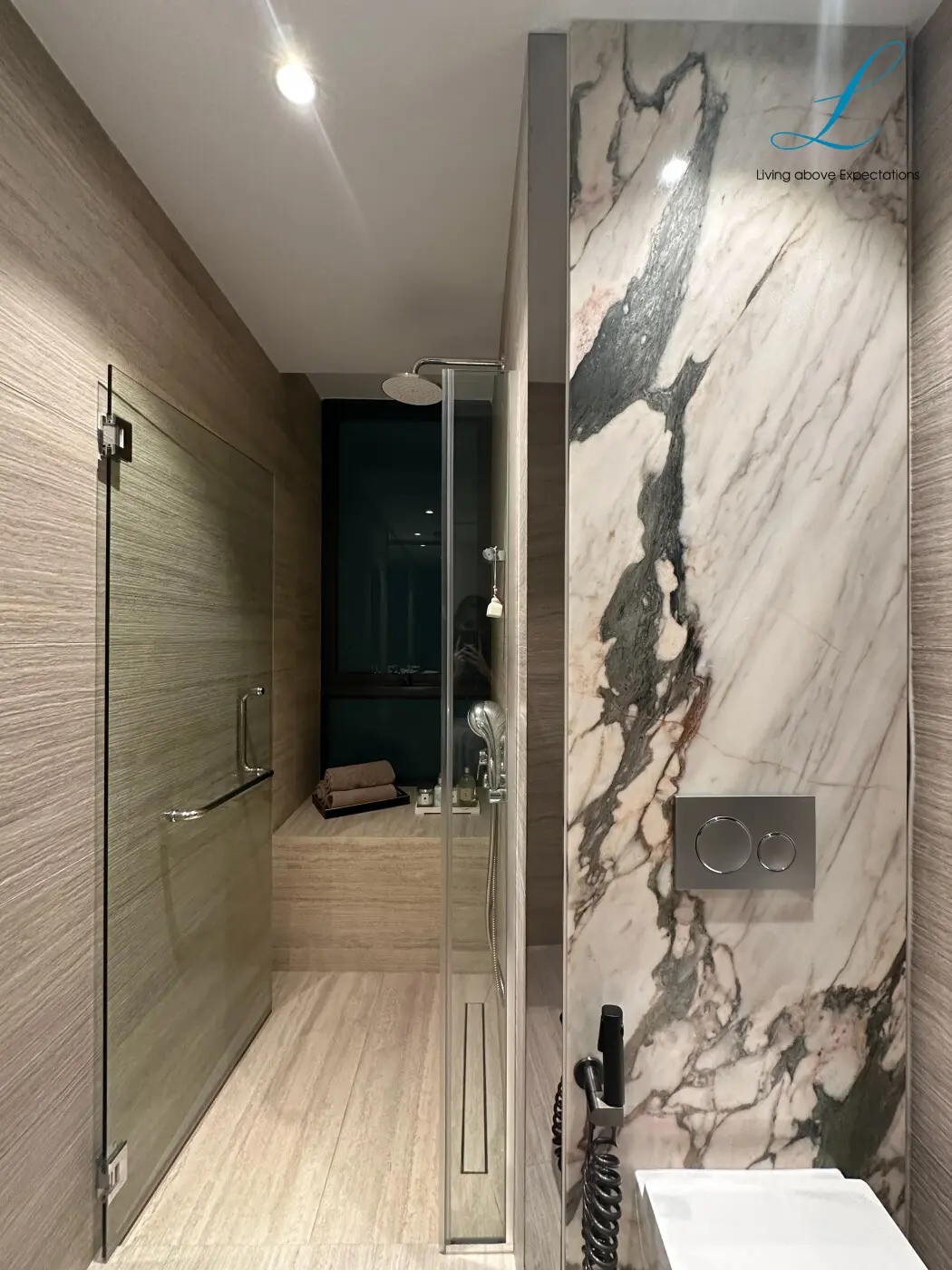 Explore Living - Luxury / Glamorous - Common bathroom - Resale Condo - $300,000