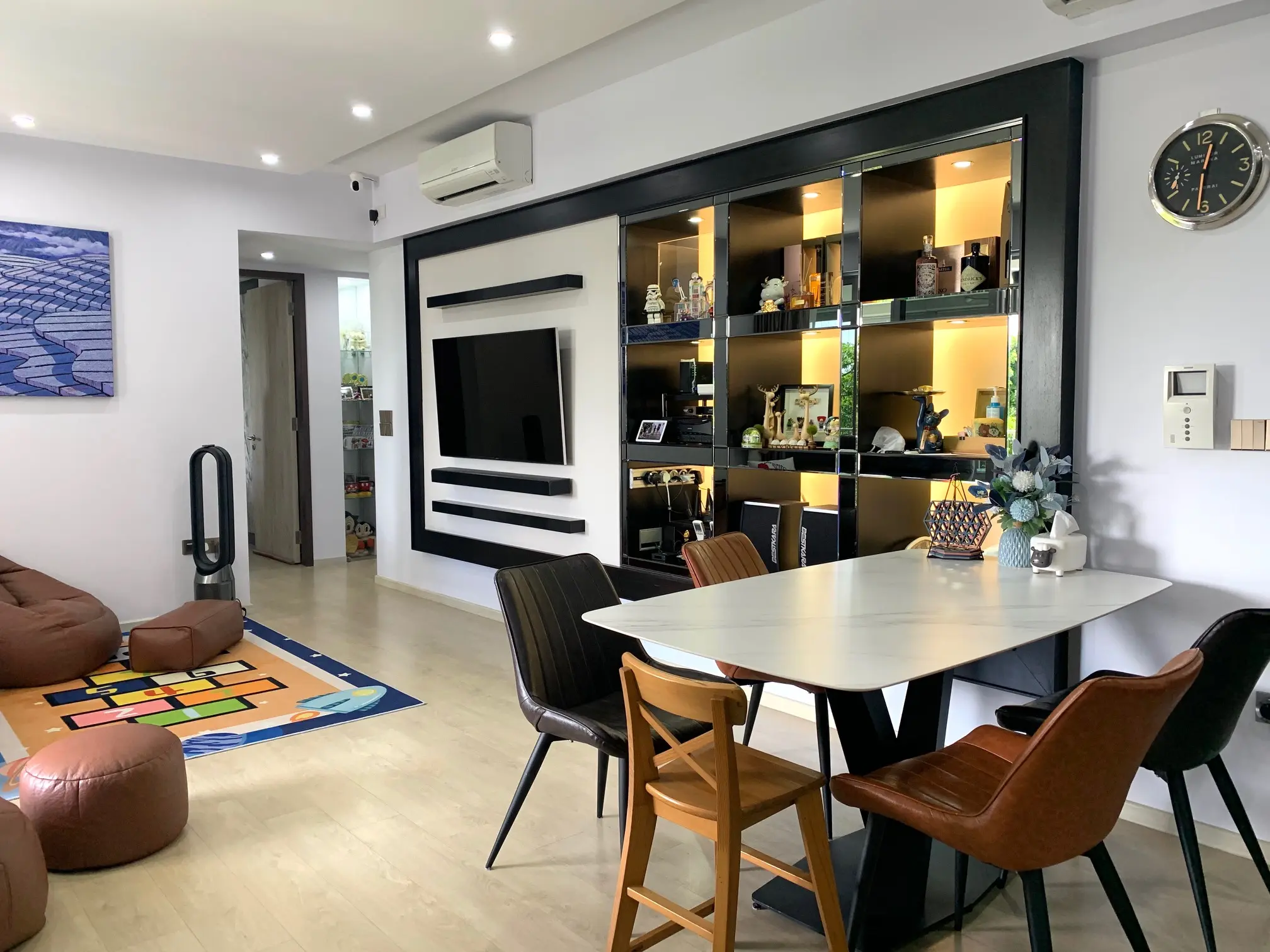 ID Avenue - Modern / Contemporary - LIVING - Resale Condo - $48,000