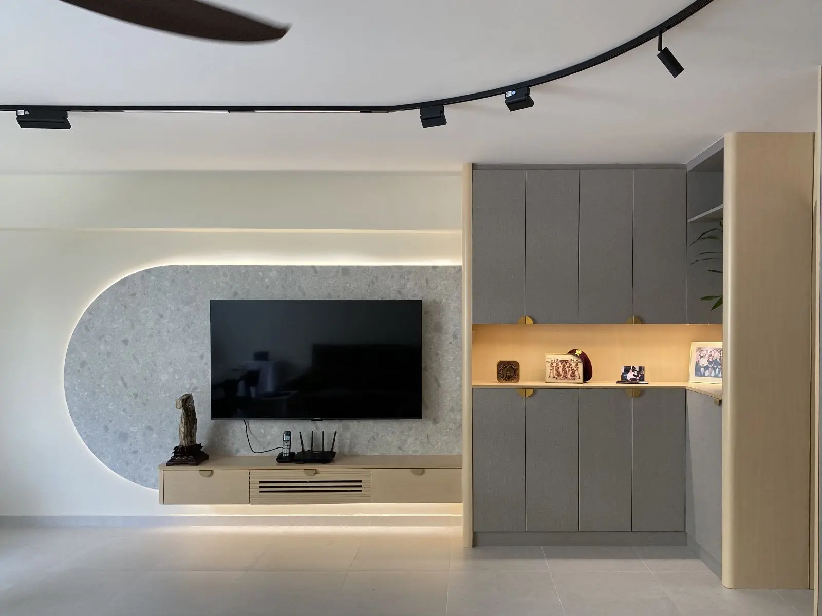 ID Avenue - Minimalistic / Scandinavian - TV FEATURE - Resale HDB - $80,000