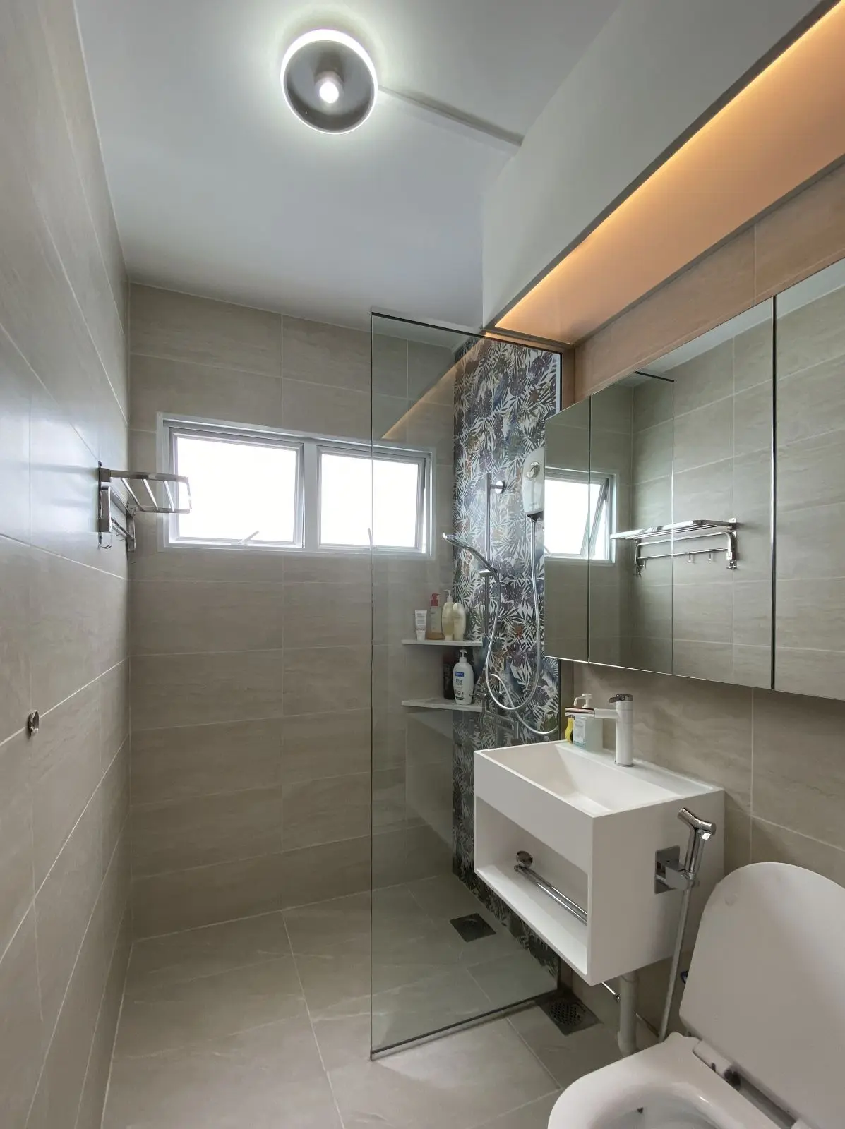 ID Avenue - Minimalistic / Scandinavian - MASTER BATH - Resale HDB - $80,000