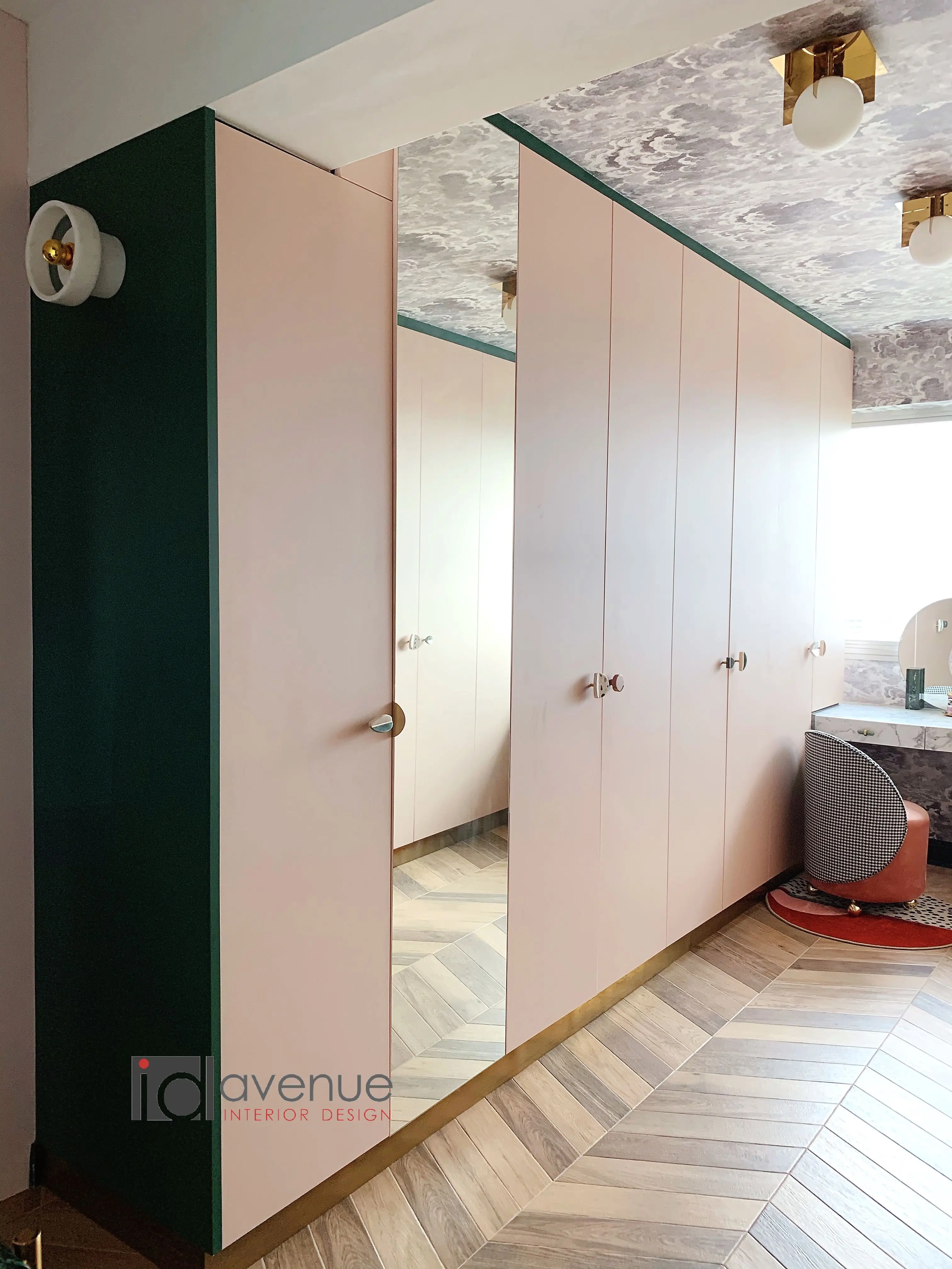 ID Avenue - Artistic / Eclectic - WALK IN CLOSET - New HDB - $95,000