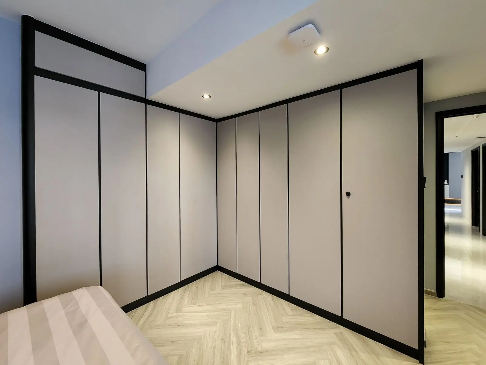 ID Avenue - Modern / Contemporary - MASTER BEDROOM - Resale Condo - $135,000