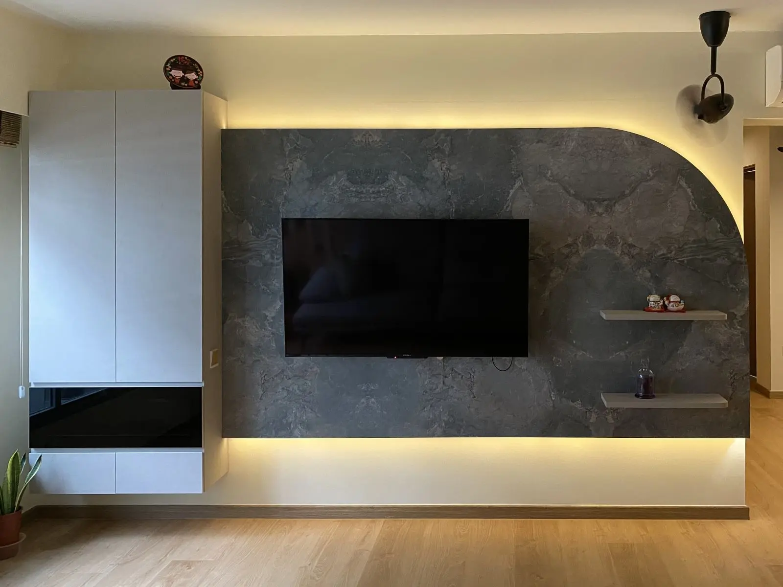 ID Avenue - Minimalistic / Scandinavian - TV FEATURE - New HDB - $50,000