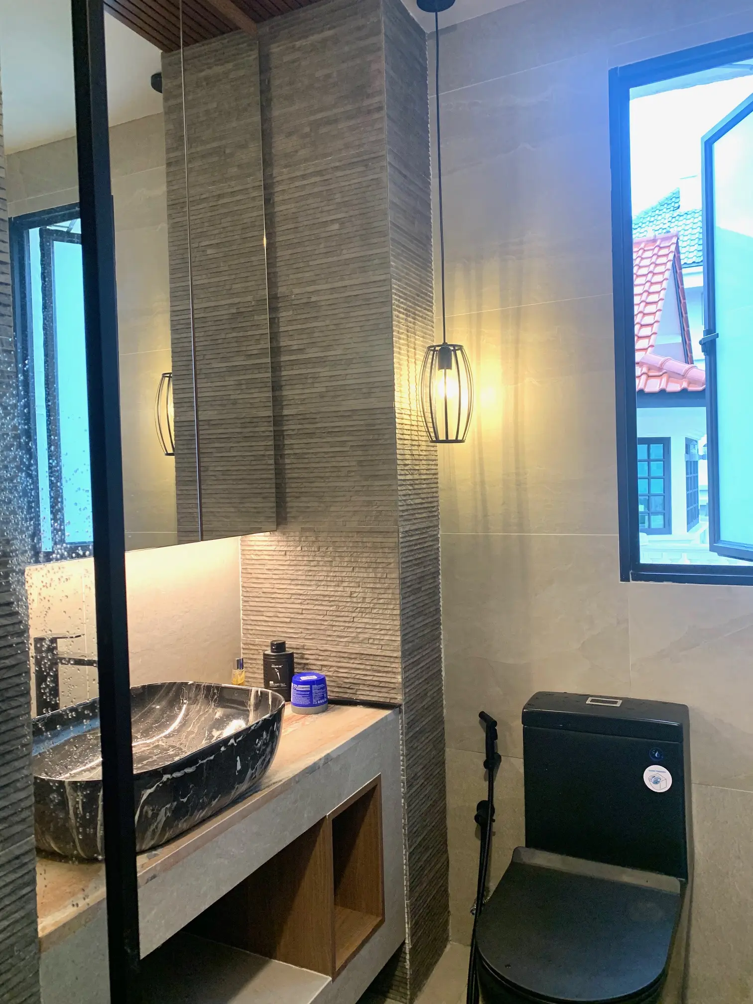 ID Avenue - Modern / Contemporary - MASTER BATH - Resale Condo - $135,000