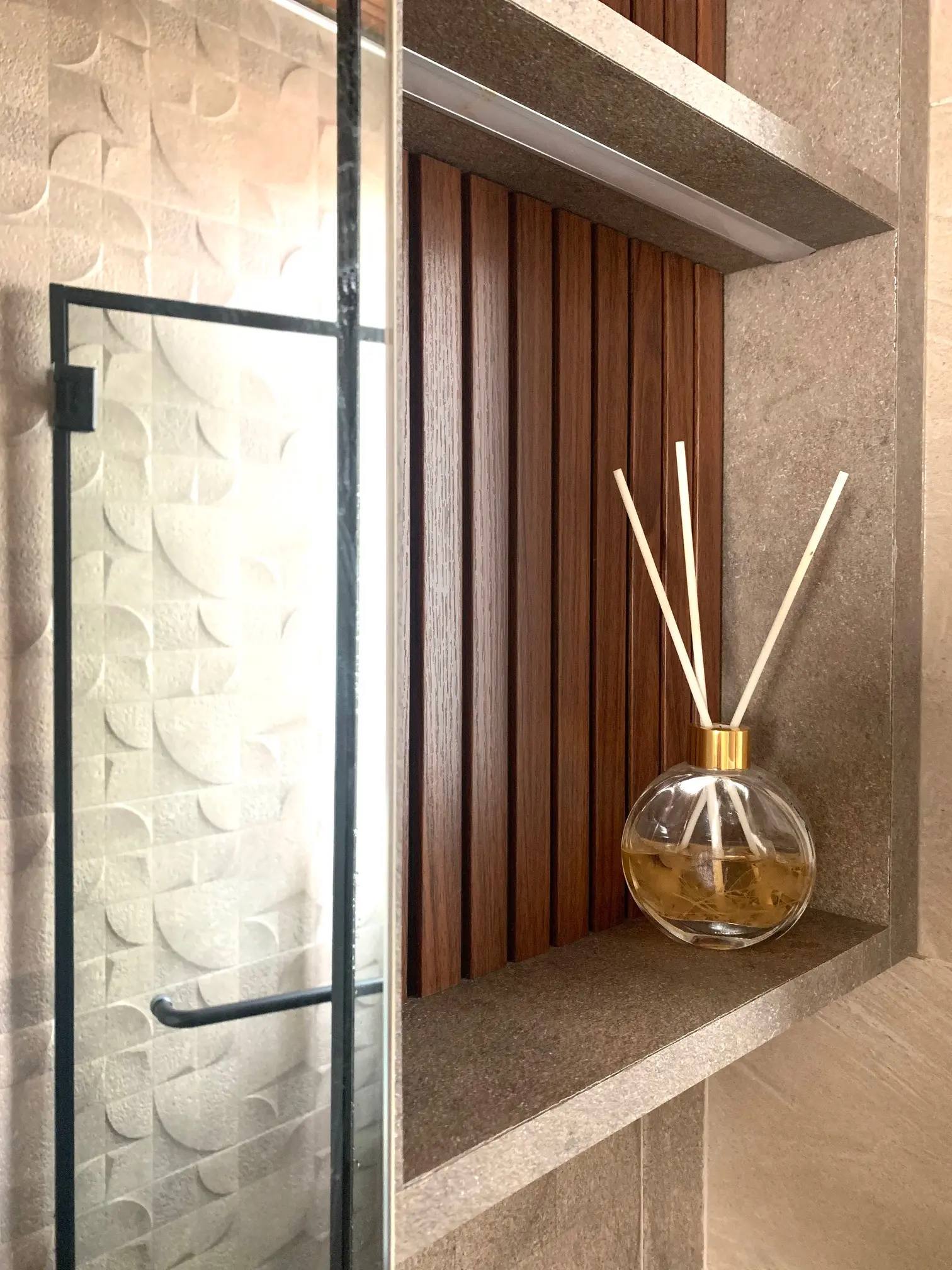 ID Avenue - Modern / Contemporary - BATH 3 MIRROR CABINET - Resale Condo - $135,000