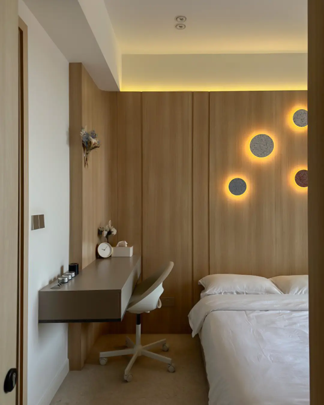 Senso Studio - Modern / Contemporary - Junior Master Bedroom - Resale Condo - $150,000