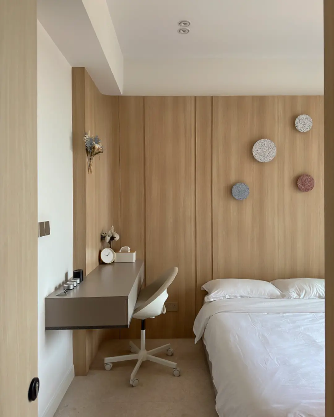 Senso Studio - Modern / Contemporary - Junior Master Bedroom - Resale Condo - $150,000