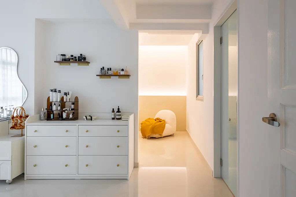 Blank Interior - Modern / Contemporary - Walk-in-Wardrobe 1 - Resale HDB - $25,000
