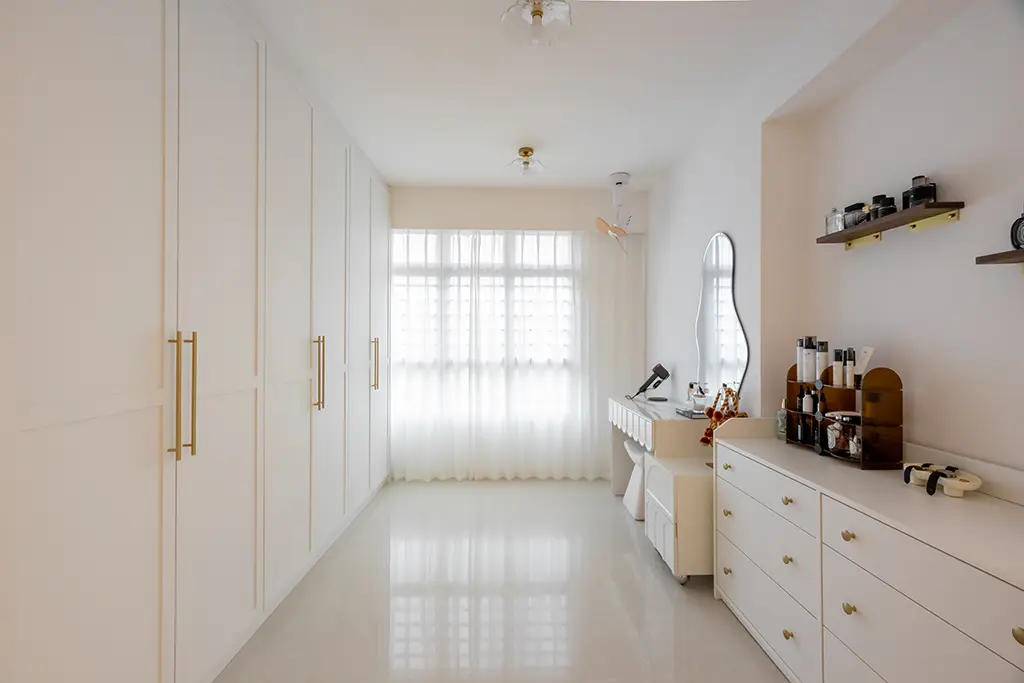 Blank Interior - Modern / Contemporary - Walk-in-Wardrobe 3 - Resale HDB - $25,000