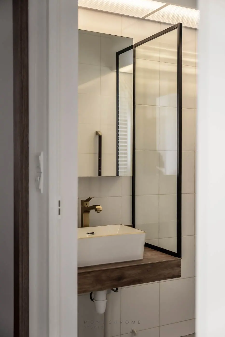 Monochrome Studio - Minimalistic / Scandinavian - Washroom - Resale HDB - $68,000