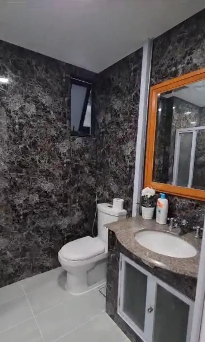 Dazzling Home Pte Ltd - Modern / Contemporary - Common Room Toilet - Resale Condo - $40,000