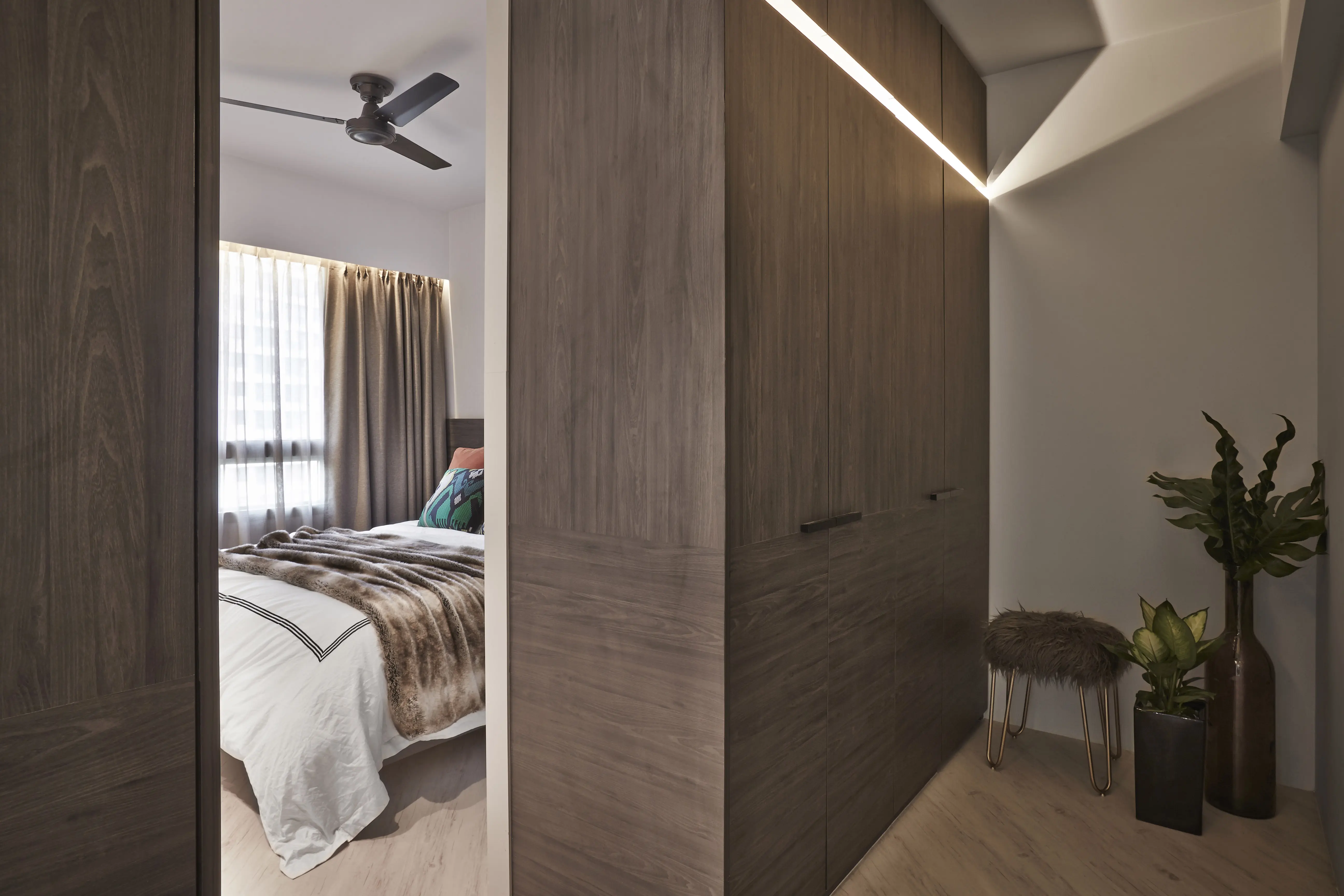 Wootze Design Studio  - Modern / Contemporary - Walk-in wardrobe/ Master bedroom - Resale HDB - $60,000