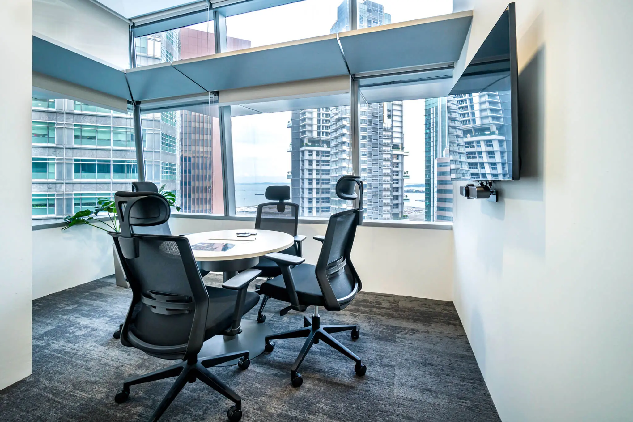 Renologist - Modern / Contemporary - Small Meeting Room - Resale Commercial - $600,000