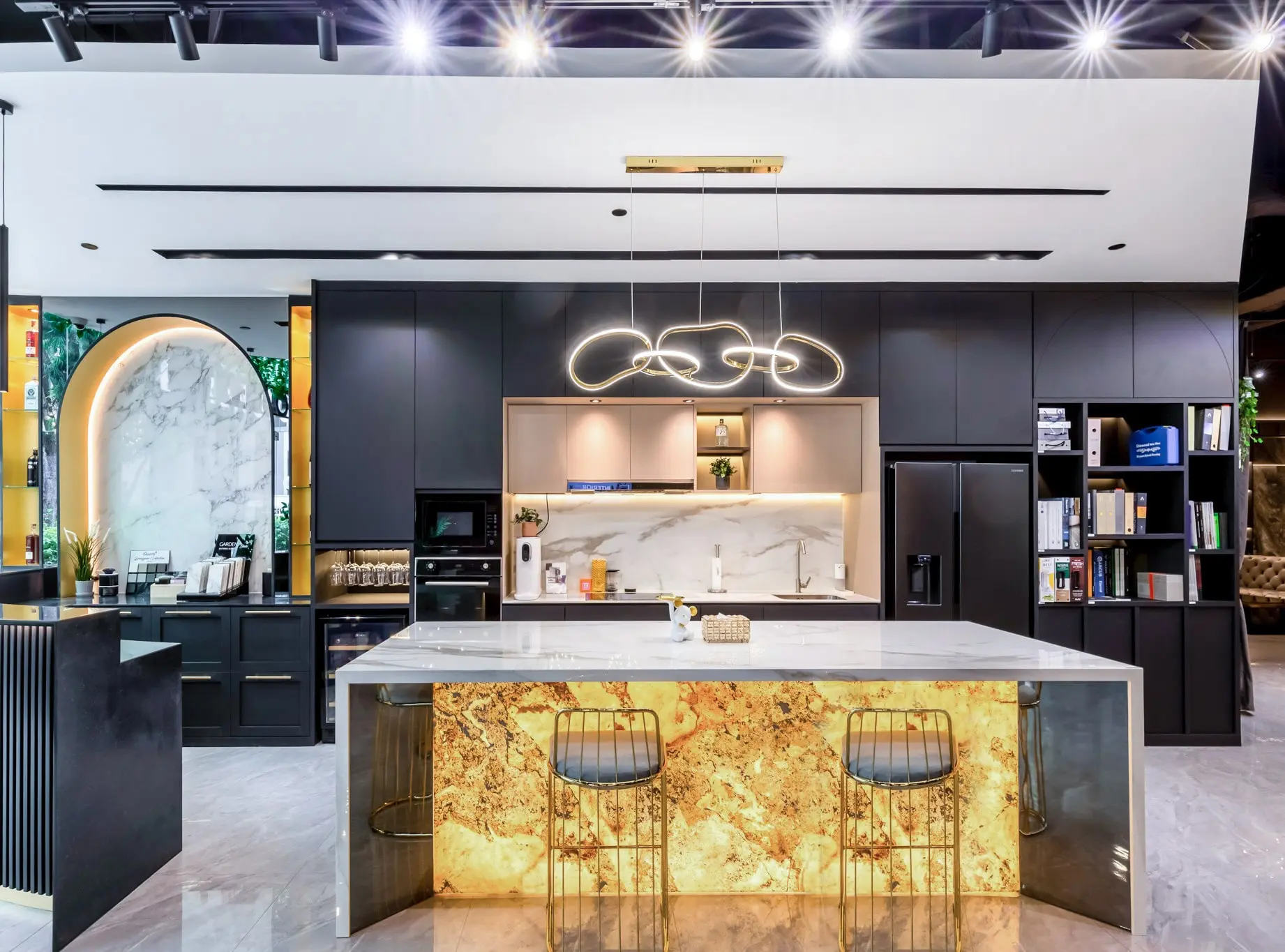 Renologist - Luxury / Glamorous - Island Kitchen - Existing Commercial - $388,888