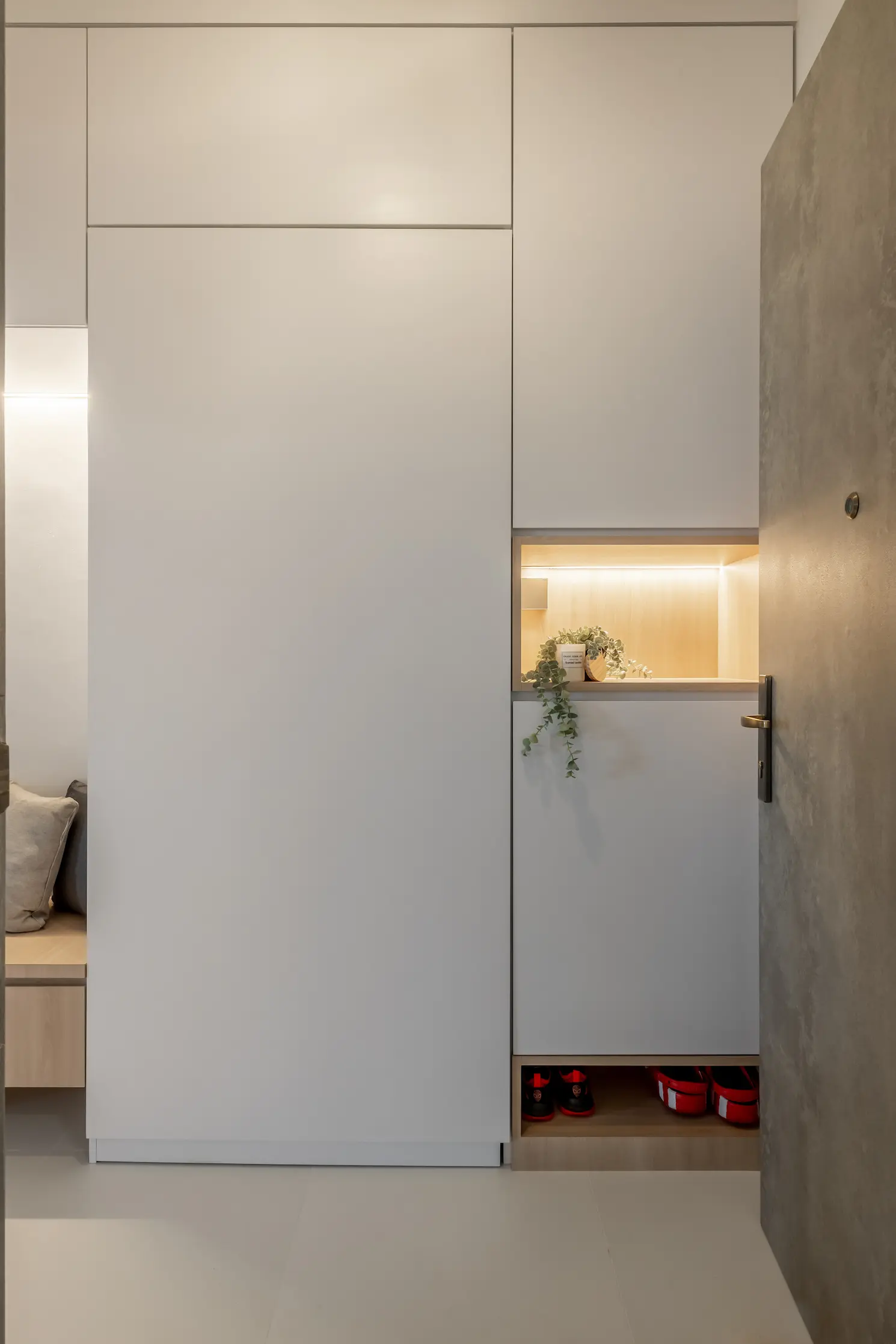 Concrid Interior  - Minimalistic / Scandinavian - Entrance foyer - New HDB - $80,000