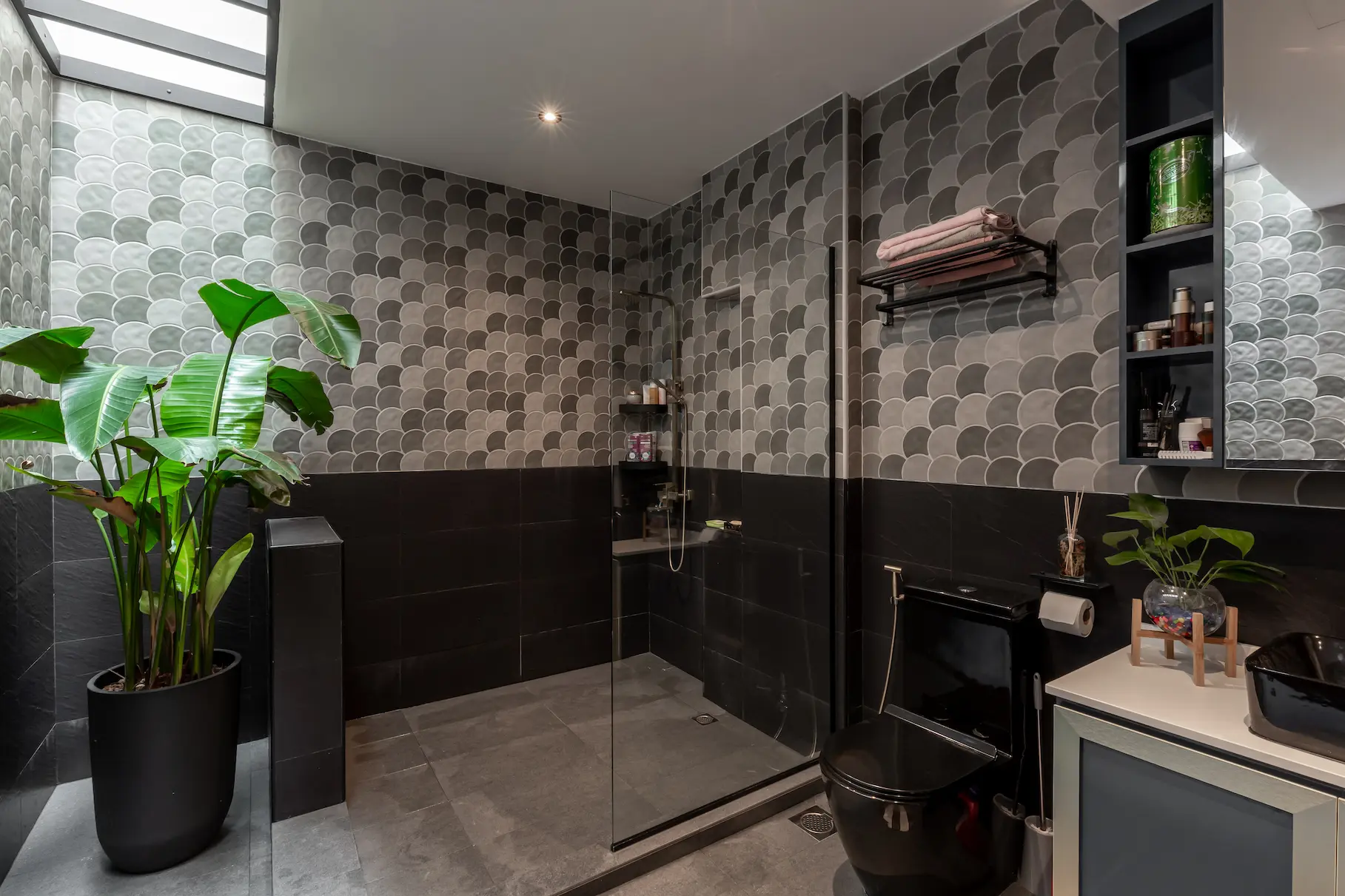 Concrid Interior  - Modern / Contemporary - bedroom 1 toilet - Resale Landed - $140,000