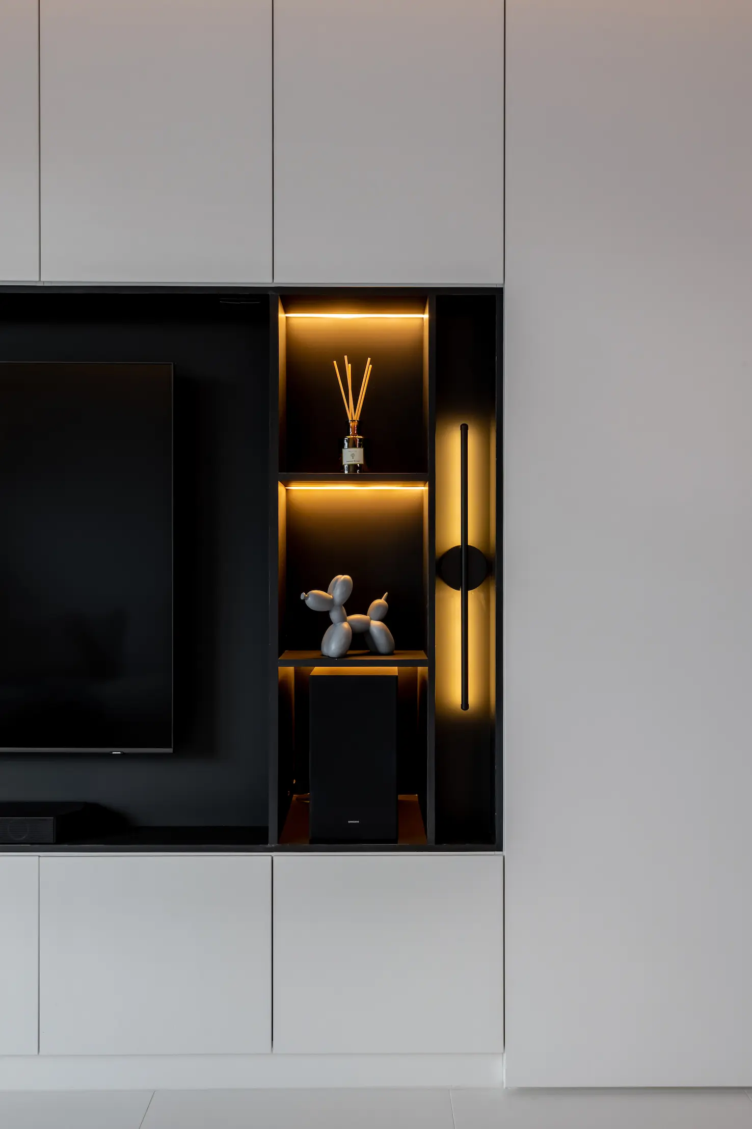 Concrid Interior  - Black & White - living - New HDB - $100,000