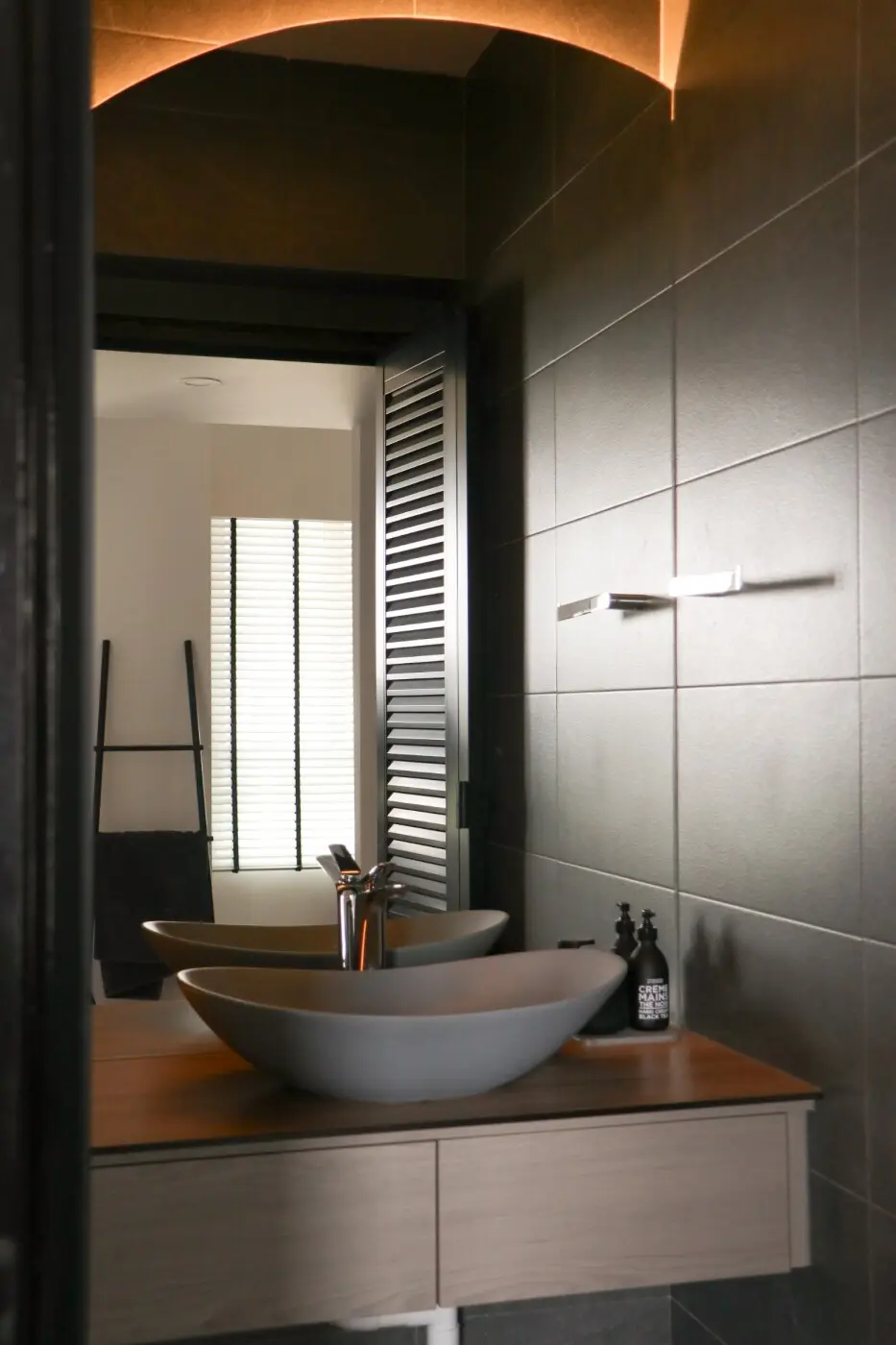 Empyrean Design Studio - Black & White - Bathroom - New HDB - $60,000