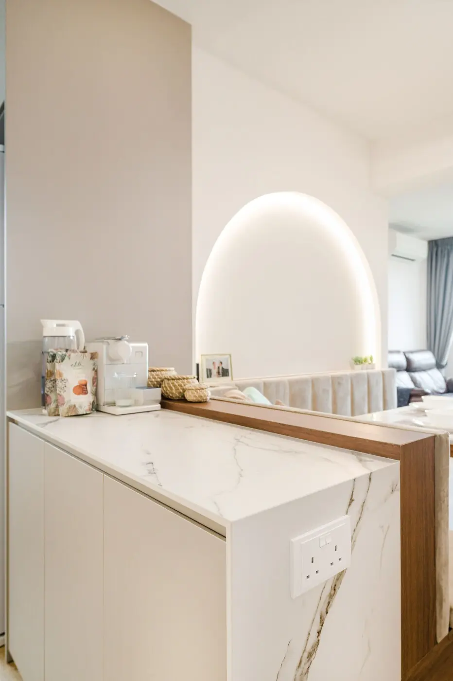 Brown Studio - Minimalistic / Scandinavian - Kitchen, Dining = - New HDB - $50,000