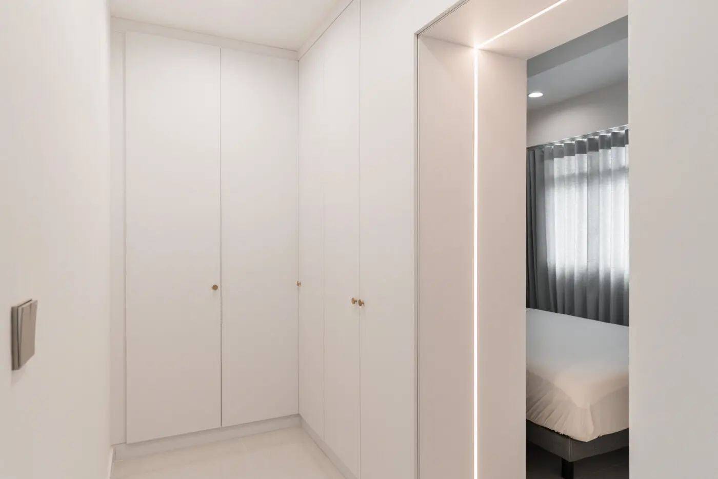 Interior Artist - Modern / Contemporary - Walk-in Wardrobe - Resale HDB - $79,000