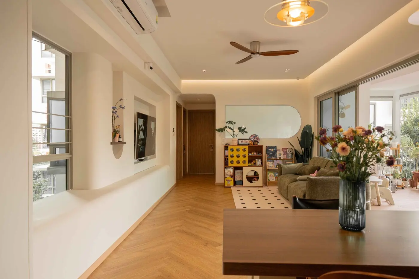 The Real Design - Retro / Vintage - Living Room - Resale Condo - $80,001
