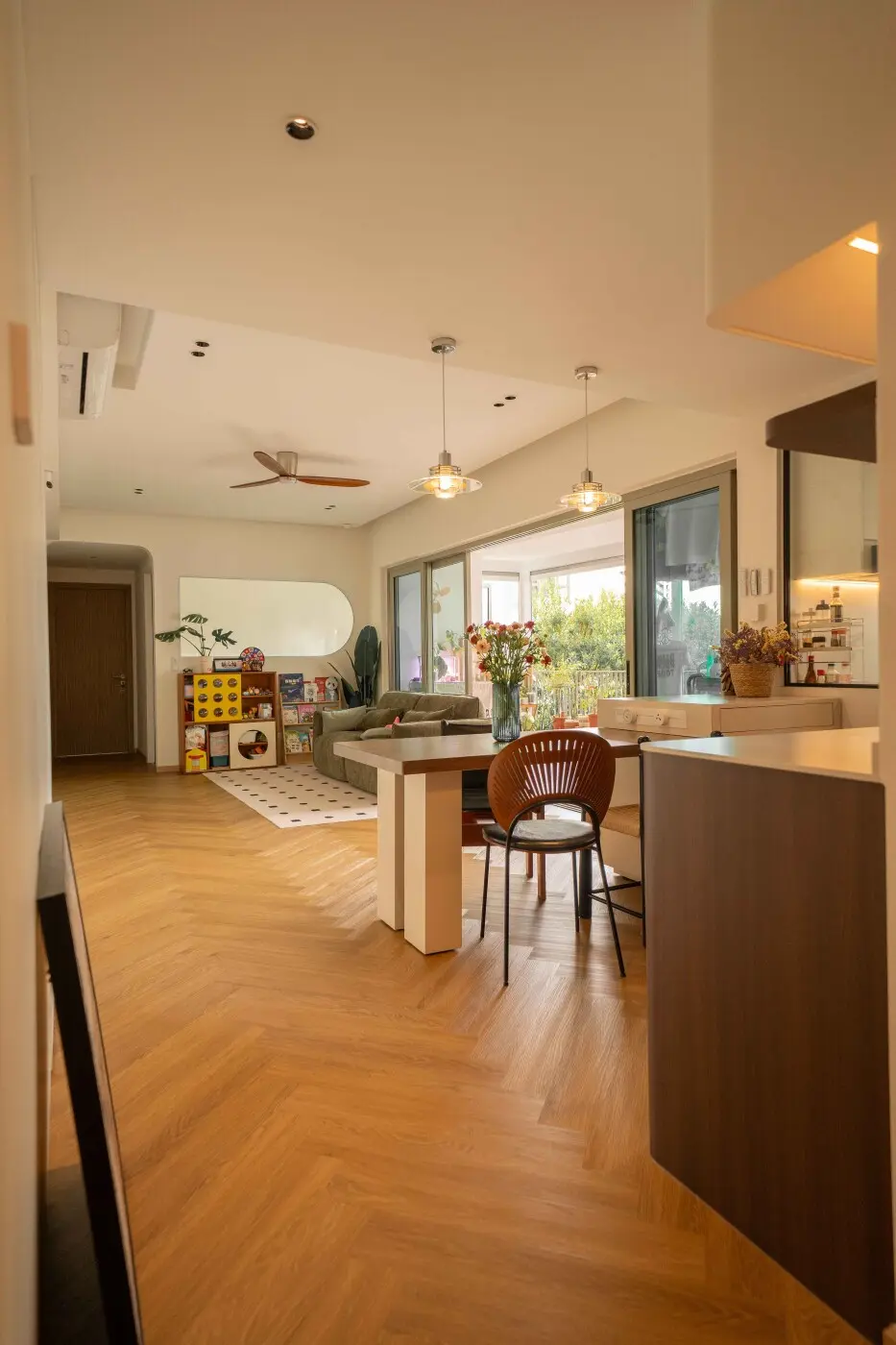 The Real Design - Retro / Vintage - Corridor Area - Resale Condo - $80,001
