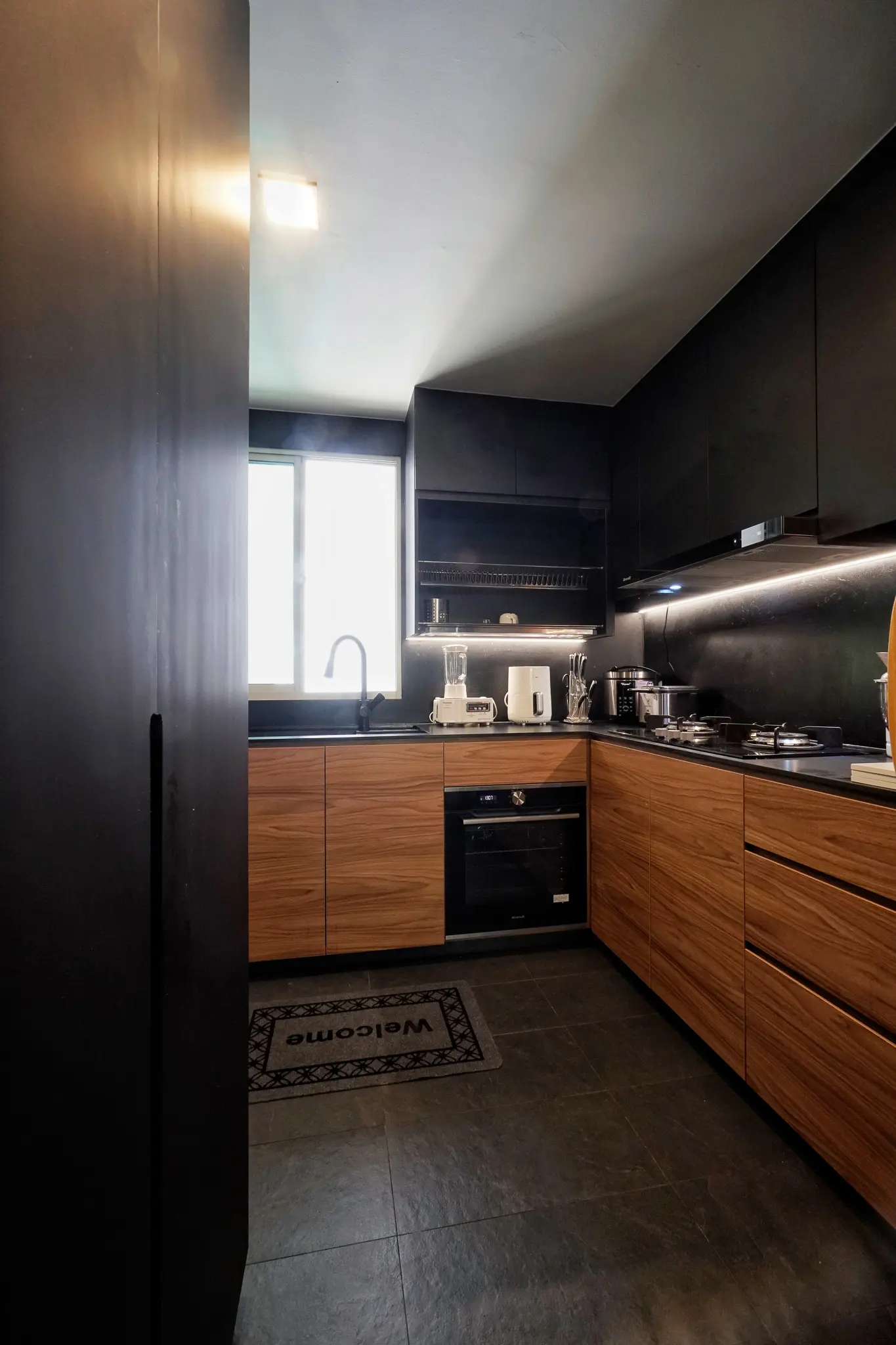 Groove Interior - Luxury / Glamorous - Wet Kitchen - New Condo - $68,500