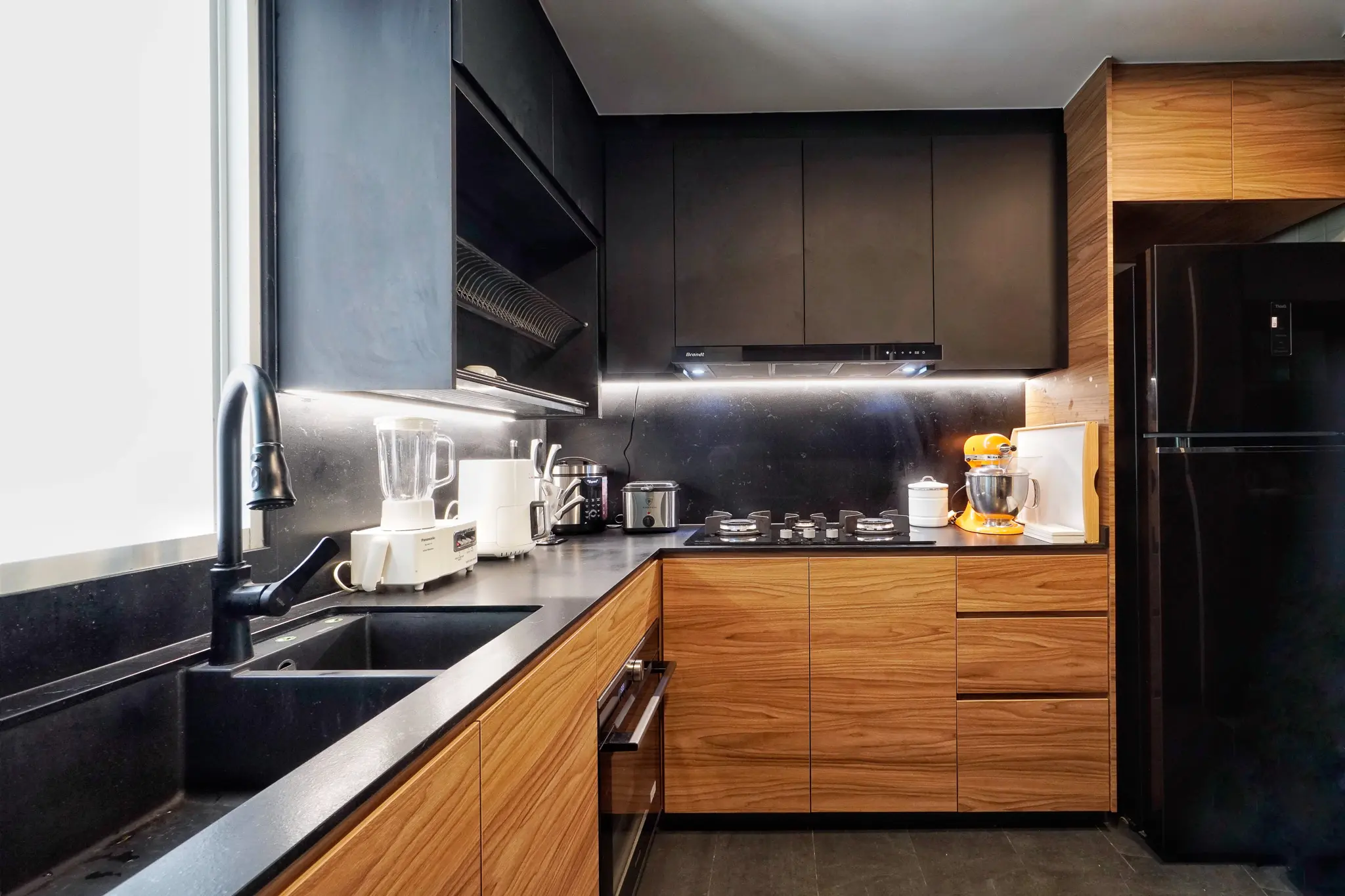 Groove Interior - Luxury / Glamorous - Wet Kitchen - New Condo - $68,500